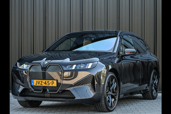 BMW iX xDrive45 101 kWh