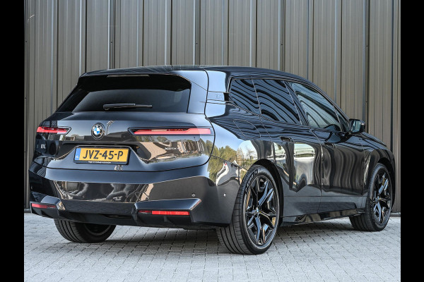 BMW iX xDrive45 101 kWh
