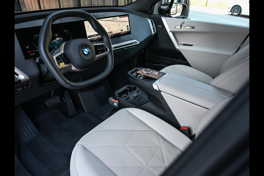 BMW iX xDrive45 101 kWh