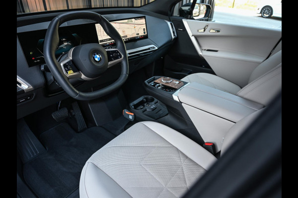 BMW iX xDrive45 101 kWh