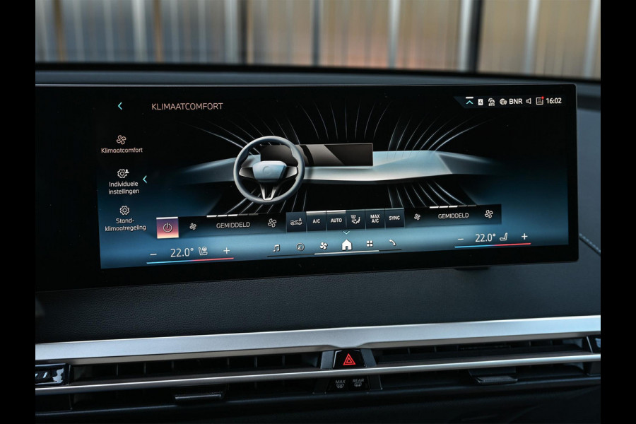 BMW iX xDrive45 101 kWh