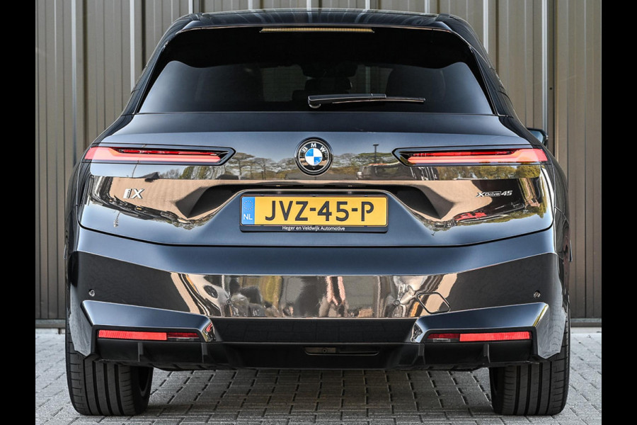 BMW iX xDrive45 101 kWh