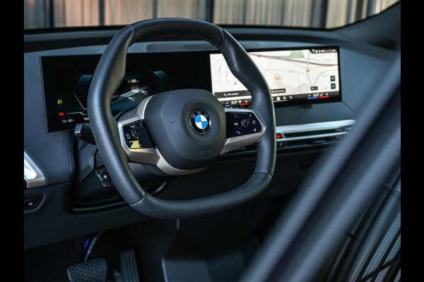 BMW iX xDrive45 101 kWh