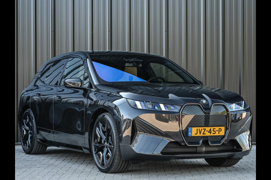 BMW iX xDrive45 101 kWh