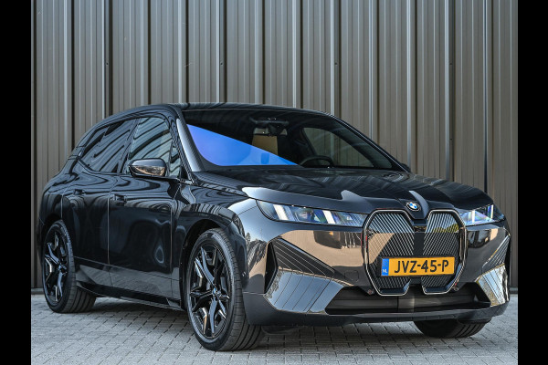 BMW iX xDrive45 101 kWh
