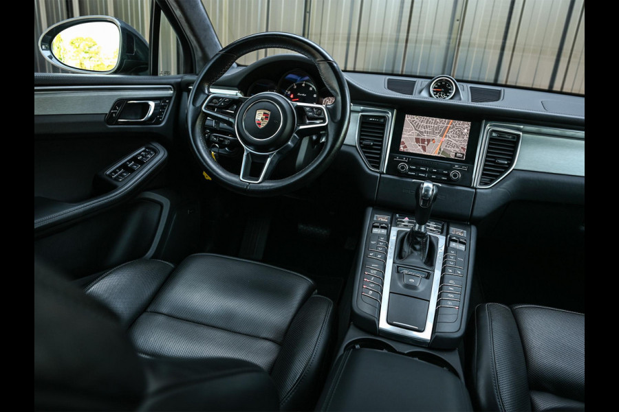 Porsche Macan 3.6 Turbo Performance Package | Sport Chrono | Panorama dak | Trekhaak | Bose Sound | Privacy glass | Adaptive cruise control | Stoel ventilatie