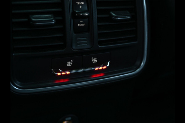 Porsche Macan 3.6 Turbo Performance Package | Sport Chrono | Panorama dak | Trekhaak | Bose Sound | Privacy glass | Adaptive cruise control | Stoel ventilatie