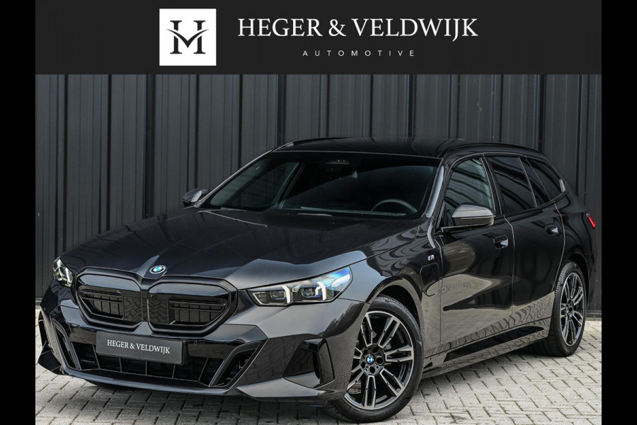 BMW 5 Serie Touring 530e xDrive M-Sport | Shadow Line | Panoramadak | Harman/Kardon | 360 Camera | Comfort Access | Stoel- en Stuurverwarming | Active Cruise | Ambiance | Elektr. trekhaak