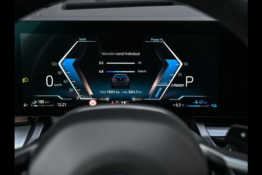 BMW 5 Serie Touring 530e xDrive M-Sport | Shadow Line | Panoramadak | Harman/Kardon | 360 Camera | Comfort Access | Stoel- en Stuurverwarming | Active Cruise | Ambiance | Elektr. trekhaak