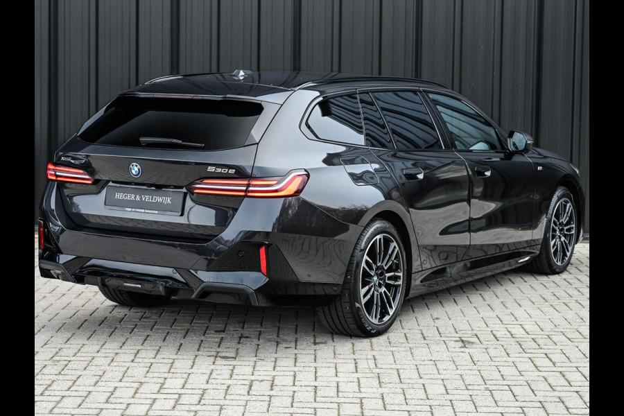 BMW 5 Serie Touring 530e xDrive M-Sport | Shadow Line | Panoramadak | Harman/Kardon | 360 Camera | Comfort Access | Stoel- en Stuurverwarming | Active Cruise | Ambiance | Elektr. trekhaak