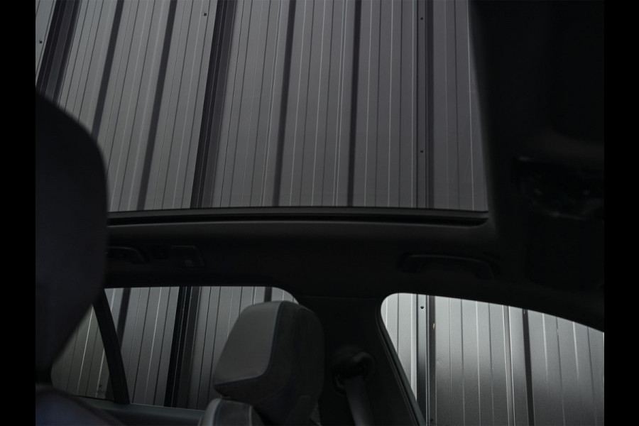 BMW 5 Serie Touring 530e xDrive M-Sport | Shadow Line | Panoramadak | Harman/Kardon | 360 Camera | Comfort Access | Stoel- en Stuurverwarming | Active Cruise | Ambiance | Elektr. trekhaak