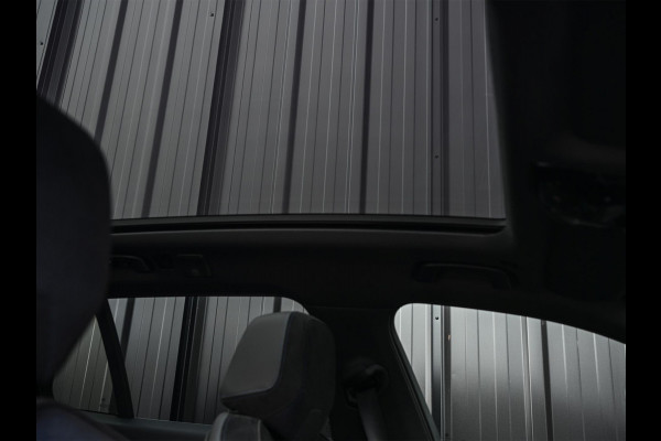 BMW 5 Serie Touring 530e xDrive M-Sport | Shadow Line | Panoramadak | Harman/Kardon | 360 Camera | Comfort Access | Stoel- en Stuurverwarming | Active Cruise | Ambiance | Elektr. trekhaak