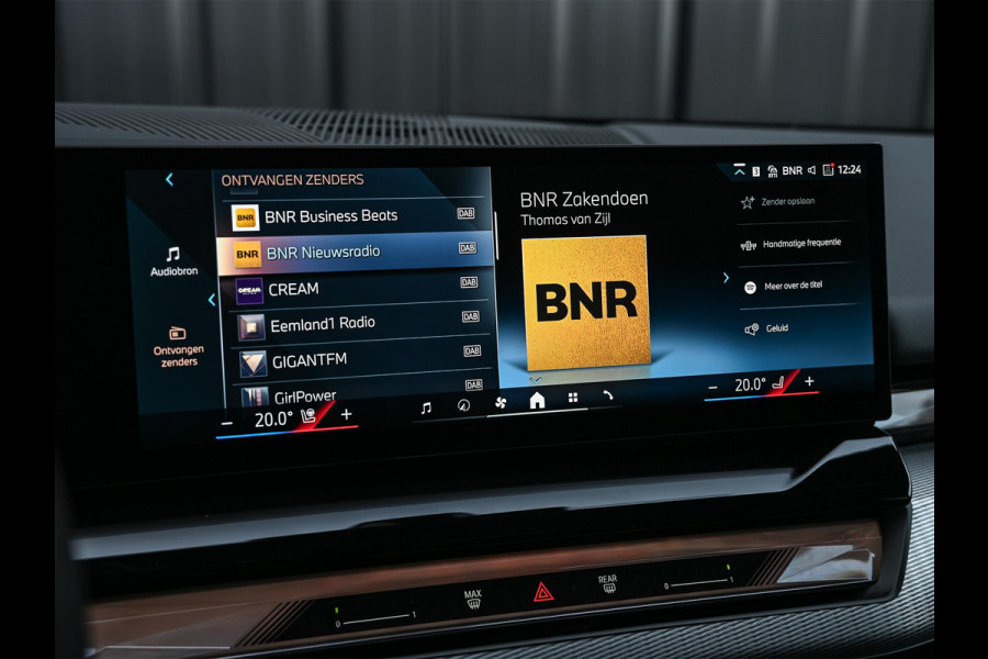 BMW 5 Serie Touring 530e xDrive M-Sport | Shadow Line | Panoramadak | Harman/Kardon | 360 Camera | Comfort Access | Stoel- en Stuurverwarming | Active Cruise | Ambiance | Elektr. trekhaak