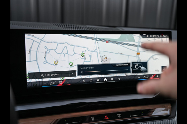 BMW 5 Serie Touring 530e xDrive M-Sport | Shadow Line | Panoramadak | Harman/Kardon | 360 Camera | Comfort Access | Stoel- en Stuurverwarming | Active Cruise | Ambiance | Elektr. trekhaak