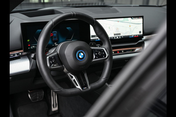BMW 5 Serie Touring 530e xDrive M-Sport | Shadow Line | Panoramadak | Harman/Kardon | 360 Camera | Comfort Access | Stoel- en Stuurverwarming | Active Cruise | Ambiance | Elektr. trekhaak