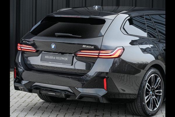 BMW 5 Serie Touring 530e xDrive M-Sport | Shadow Line | Panoramadak | Harman/Kardon | 360 Camera | Comfort Access | Stoel- en Stuurverwarming | Active Cruise | Ambiance | Elektr. trekhaak