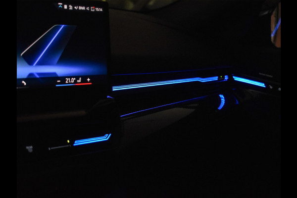 BMW 5 Serie Touring 530e xDrive M-Sport | Shadow Line | Panoramadak | Harman/Kardon | 360 Camera | Comfort Access | Stoel- en Stuurverwarming | Active Cruise | Ambiance | Elektr. trekhaak