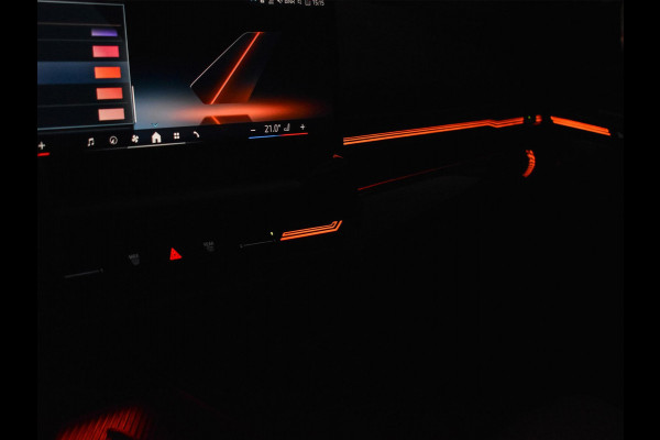 BMW 5 Serie Touring 530e xDrive M-Sport | Shadow Line | Panoramadak | Harman/Kardon | 360 Camera | Comfort Access | Stoel- en Stuurverwarming | Active Cruise | Ambiance | Elektr. trekhaak