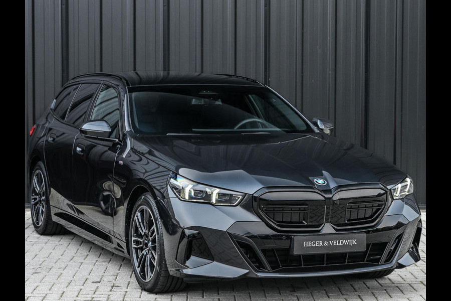 BMW 5 Serie Touring 530e xDrive M-Sport | Shadow Line | Panoramadak | Harman/Kardon | 360 Camera | Comfort Access | Stoel- en Stuurverwarming | Active Cruise | Ambiance | Elektr. trekhaak