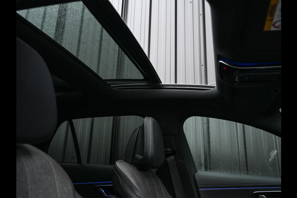 Mercedes-Benz E-Klasse Estate 300 e Exclusive Line Panoramadak | Distronic | Ambiance interieur | Burmester 4D Sound |  Stoelverwarming | Camera | Trekhaak