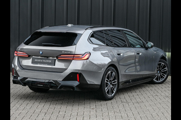 BMW 5 Serie Touring 530e xDrive | M-Sport Pro | Panoramadak | Harman Kardon audio | M-Sport Suspension | Adaptive Led | Driving Assistant Plus | Ambient Light | Iconic glow grille | M-Sport Brake Red | Shadowline Lights