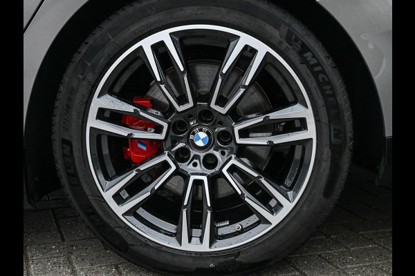 BMW 5 Serie Touring 530e xDrive | M-Sport Pro | Panoramadak | Harman Kardon audio | M-Sport Suspension | Adaptive Led | Driving Assistant Plus | Ambient Light | Iconic glow grille | M-Sport Brake Red | Shadowline Lights