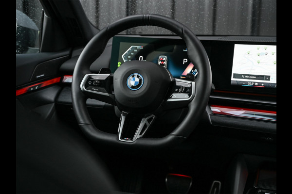 BMW 5 Serie Touring 530e xDrive | M-Sport Pro | Panoramadak | Harman Kardon audio | M-Sport Suspension | Adaptive Led | Driving Assistant Plus | Ambient Light | Iconic glow grille | M-Sport Brake Red | Shadowline Lights