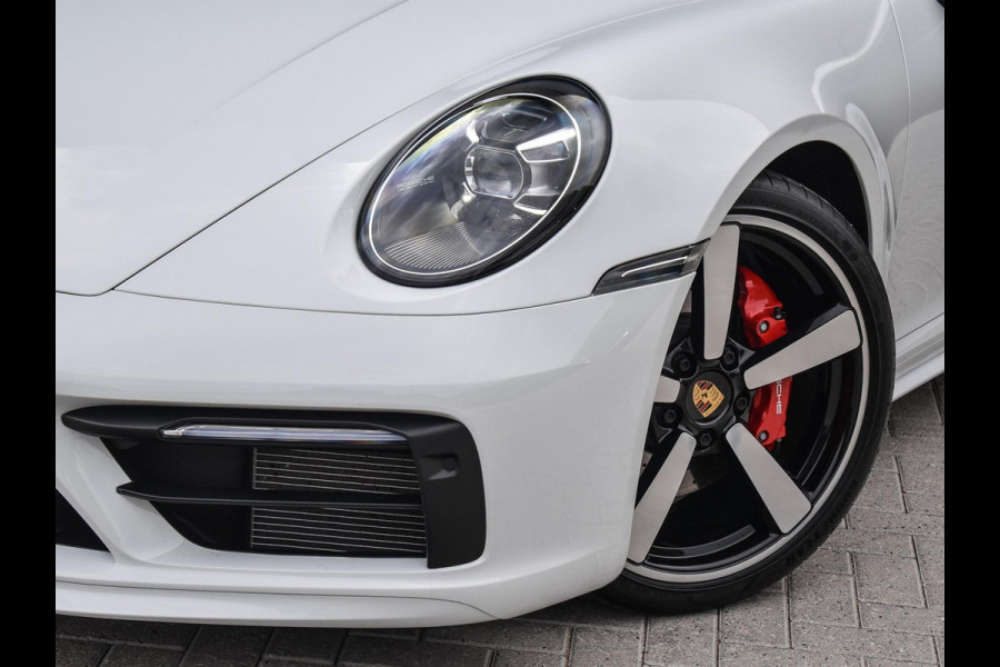 Porsche 911 Cabrio 3.0 Carrera 4 S NL-Auto 451pk | Sport design pack | Achteras besturing | Lift systeem | Sport chrono | 18-wegs memory seats | Burmester sound | Adaptive cruise | Carbon pack | Matrix led | 360 camera | Nw prijs 236.000