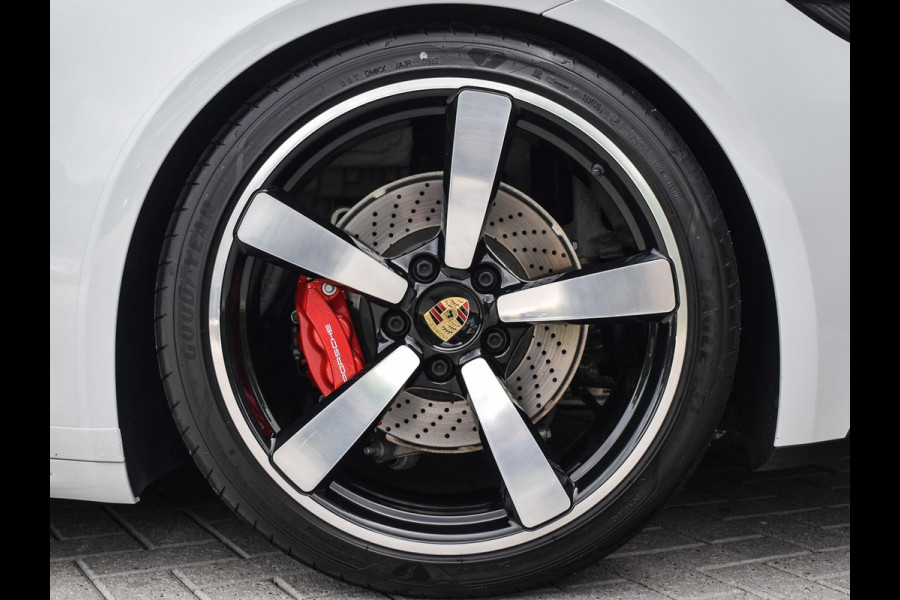 Porsche 911 Cabrio 3.0 Carrera 4 S NL-Auto 451pk | Sport design pack | Achteras besturing | Lift systeem | Sport chrono | 18-wegs memory seats | Burmester sound | Adaptive cruise | Carbon pack | Matrix led | 360 camera | Nw prijs 236.000