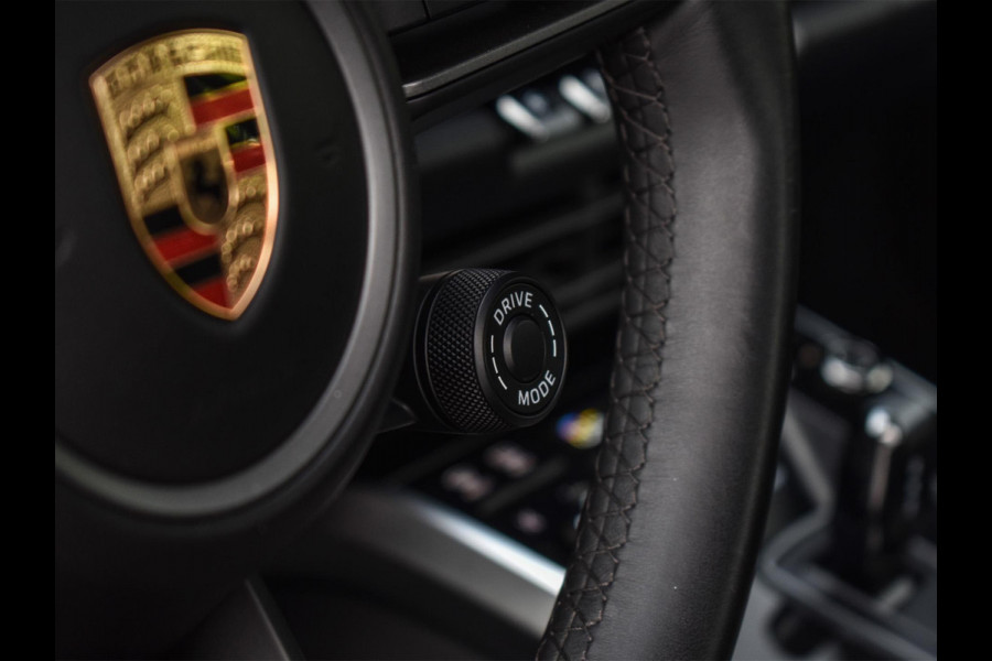 Porsche 911 Cabrio 3.0 Carrera 4 S NL-Auto 451pk | Sport design pack | Achteras besturing | Lift systeem | Sport chrono | 18-wegs memory seats | Burmester sound | Adaptive cruise | Carbon pack | Matrix led | 360 camera | Nw prijs 236.000
