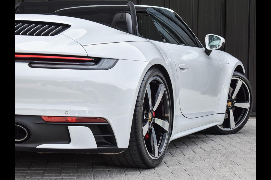 Porsche 911 Cabrio 3.0 Carrera 4 S NL-Auto 451pk | Sport design pack | Achteras besturing | Lift systeem | Sport chrono | 18-wegs memory seats | Burmester sound | Adaptive cruise | Carbon pack | Matrix led | 360 camera | Nw prijs 236.000