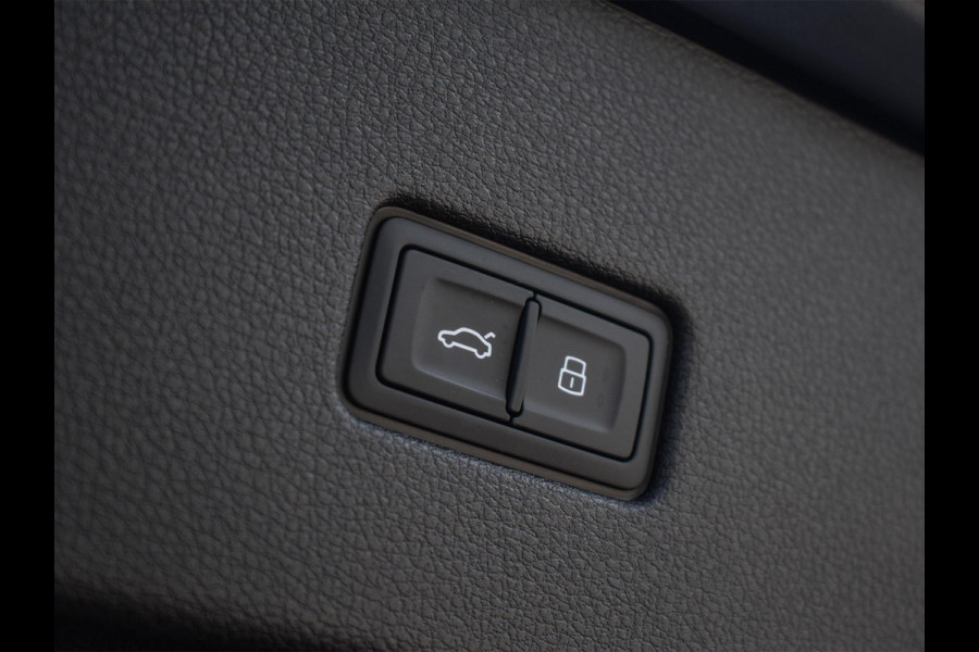 Audi Q8 60 TFSI e quattro Pro Line S Competition | B&O advanced | Audi exclusive | 5 jaar garantie | Panoramadak | massage stoelen | 4 wiel besturing | Alcantara hemel | Soft-close | Elektr. Trekhaak | Achteras besturing | Oled achterlichten