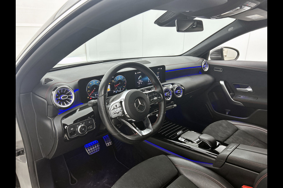 Mercedes-Benz CLA-Klasse Shooting Brake 180 Business Solution AMG(Goed ondH, SfeerVerlichting, Navi Groot, StoelV, Carplay, Etc)