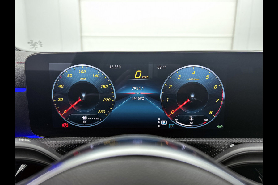 Mercedes-Benz CLA-Klasse Shooting Brake 180 Business Solution AMG(Goed ondH, SfeerVerlichting, Navi Groot, StoelV, Carplay, Etc)