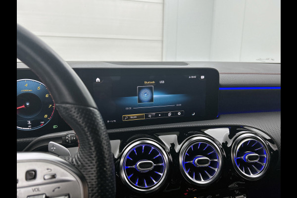 Mercedes-Benz CLA-Klasse Shooting Brake 180 Business Solution AMG(Goed ondH, SfeerVerlichting, Navi Groot, StoelV, Carplay, Etc)