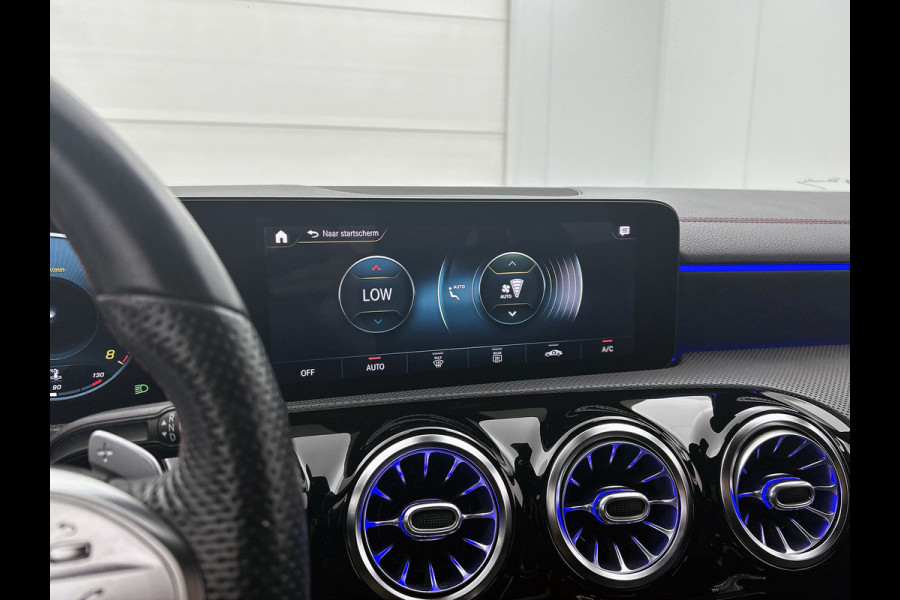 Mercedes-Benz CLA-Klasse Shooting Brake 180 Business Solution AMG(Goed ondH, SfeerVerlichting, Navi Groot, StoelV, Carplay, Etc)