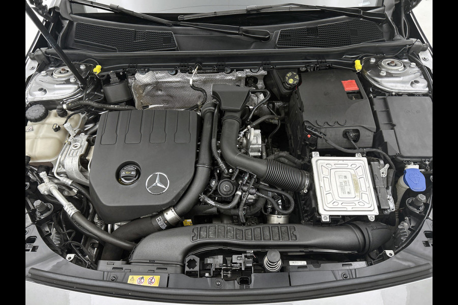Mercedes-Benz CLA-Klasse Shooting Brake 180 Business Solution AMG(Goed ondH, SfeerVerlichting, Navi Groot, StoelV, Carplay, Etc)