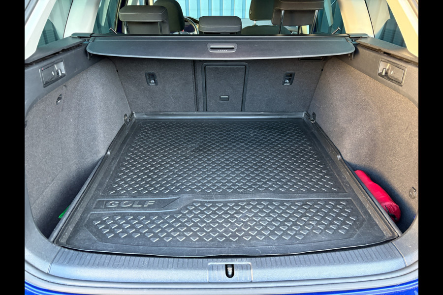 Volkswagen Golf 1.5 TSI Highline Business R | Panodak | Groot Navi | Trekhaak afnb. | Keyless | Prijs Rijklaar!!