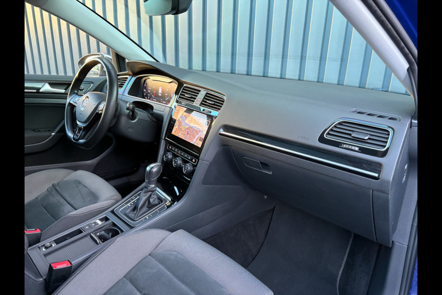 Volkswagen Golf 1.5 TSI Highline Business R | Panodak | Groot Navi | Trekhaak afnb. | Keyless | Prijs Rijklaar!!
