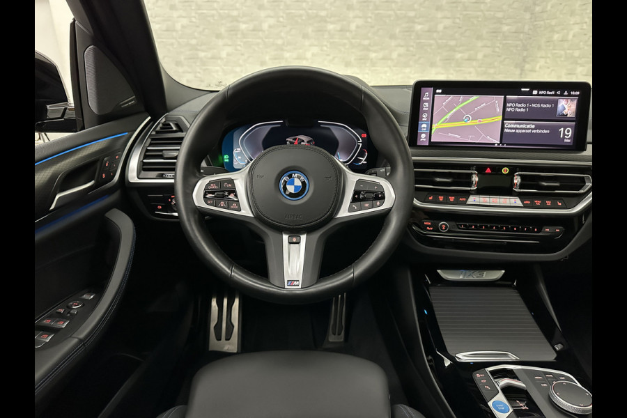 BMW iX3 M-Sport 80 kWh | 99% SOH | Panorama | ACC | 360 Camera | Harman-Kardon | Leder | Memory | Sfeerverlichting | Keyless-Entry | Head-Up | 3-Zone Clima | Stuurverwarming | Carplay | LED | Rijklaar incl. Bovag garantie