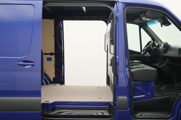 Mercedes-Benz Sprinter 317 L1H1 RWD Automaat 2x schuifdeur, 3-zits, Leer, Trekhaak, Apple Carplay, LED