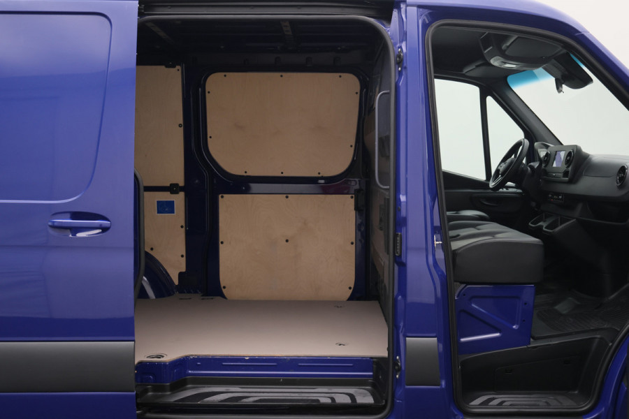 Mercedes-Benz Sprinter 317 L1H1 RWD Automaat 2x schuifdeur, 3-zits, Leer, Trekhaak, Apple Carplay, LED