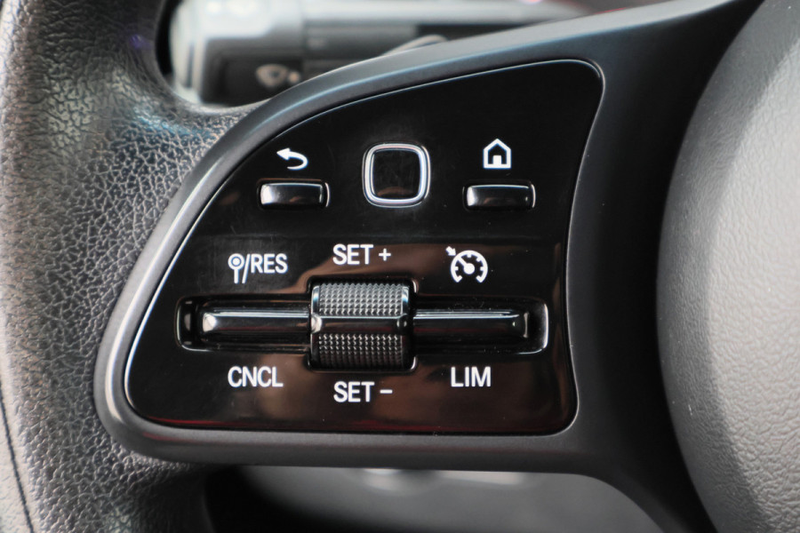 Mercedes-Benz Sprinter 317 L1H1 RWD Automaat 2x schuifdeur, 3-zits, Leer, Trekhaak, Apple Carplay, LED