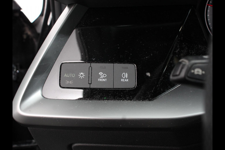 Audi A3 Sportback 30 TFSI S edition S-tronic Navigatie Apple Carplay/Android Auto Parkeersensoren Adaptive Cruise Control Full Led Climate Control Virtual Cockpit Lichtmetalen velgen