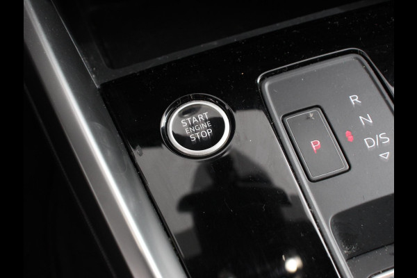 Audi A3 Sportback 30 TFSI S edition S-tronic Navigatie Apple Carplay/Android Auto Parkeersensoren Adaptive Cruise Control Full Led Climate Control Virtual Cockpit Lichtmetalen velgen