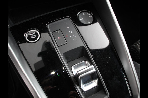 Audi A3 Sportback 30 TFSI S edition S-tronic Navigatie Apple Carplay/Android Auto Parkeersensoren Adaptive Cruise Control Full Led Climate Control Virtual Cockpit Lichtmetalen velgen