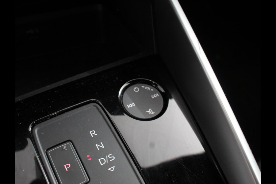 Audi A3 Sportback 30 TFSI S edition S-tronic Navigatie Apple Carplay/Android Auto Parkeersensoren Adaptive Cruise Control Full Led Climate Control Virtual Cockpit Lichtmetalen velgen