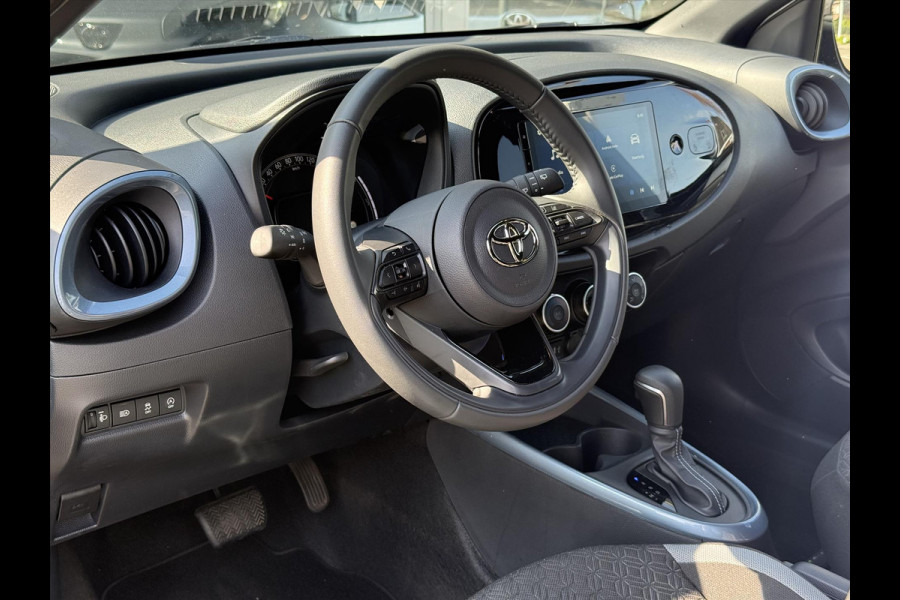 Toyota Aygo X 1.0 VVT-i S-CVT Automaat Pulse Bi-Tone | Stoelverwarming, Airconditioning, 17 inch, CarPlay, Adaptive cruise control