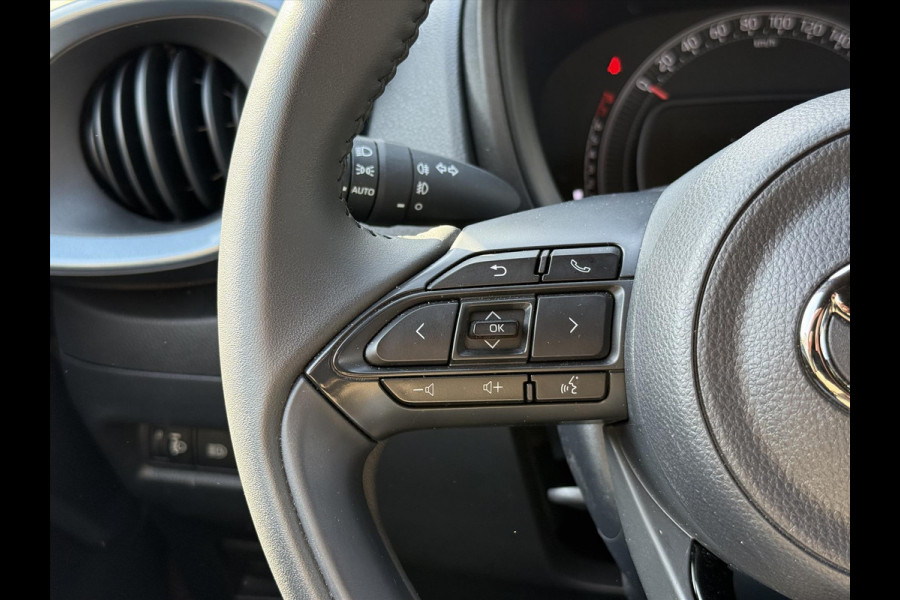 Toyota Aygo X 1.0 VVT-i S-CVT Automaat Pulse Bi-Tone | Stoelverwarming, Airconditioning, 17 inch, CarPlay, Adaptive cruise control