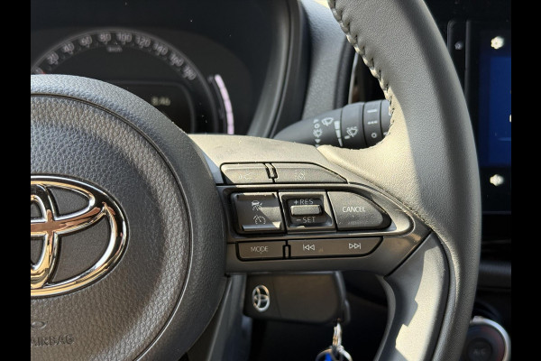 Toyota Aygo X 1.0 VVT-i S-CVT Automaat Pulse Bi-Tone | Stoelverwarming, Airconditioning, 17 inch, CarPlay, Adaptive cruise control